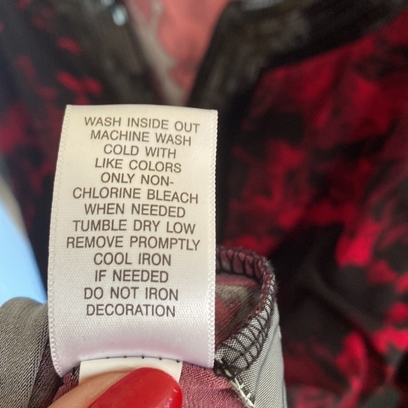 Red Flower Patterned Tunic Top Black Sequined  22” P2P 30” L Collarless Style - Picture 8 of 11